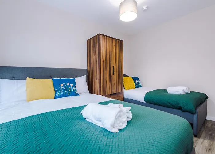 Modern Comfort - 1 Bedroom Apartment - Free Parking, Transit Links, Close To Stadiums