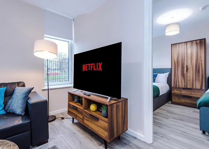 Modern Comfort - 1 Bedroom Apartment - Free Parking, Transit Links, Close To Stadiums