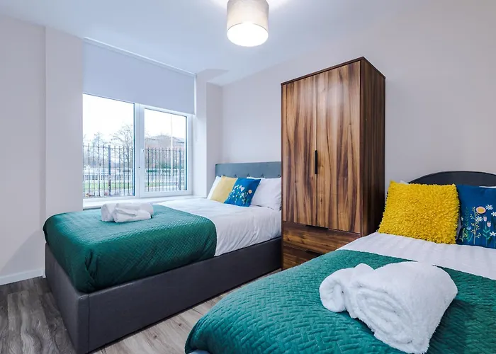 Modern Comfort - 1 Bedroom Apartment - Free Parking, Transit Links, Close To Stadiums